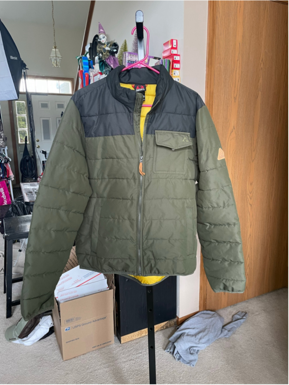 Men's Gerry Puffer Jacket Size M Green and Black